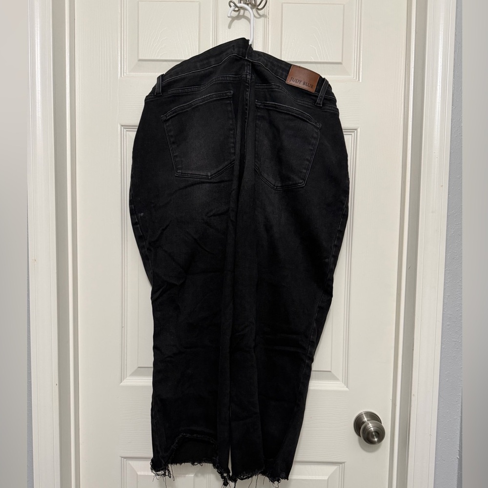 Capris Raw Hem Black Judy Blues